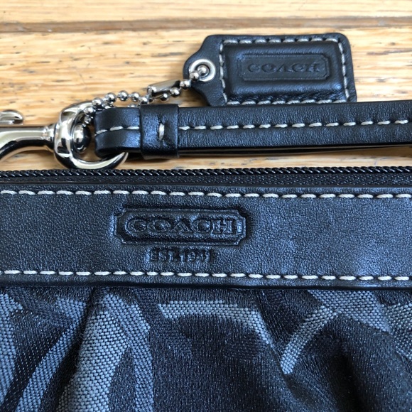 NWOT Coach wristlet!! - Picture 5 of 6